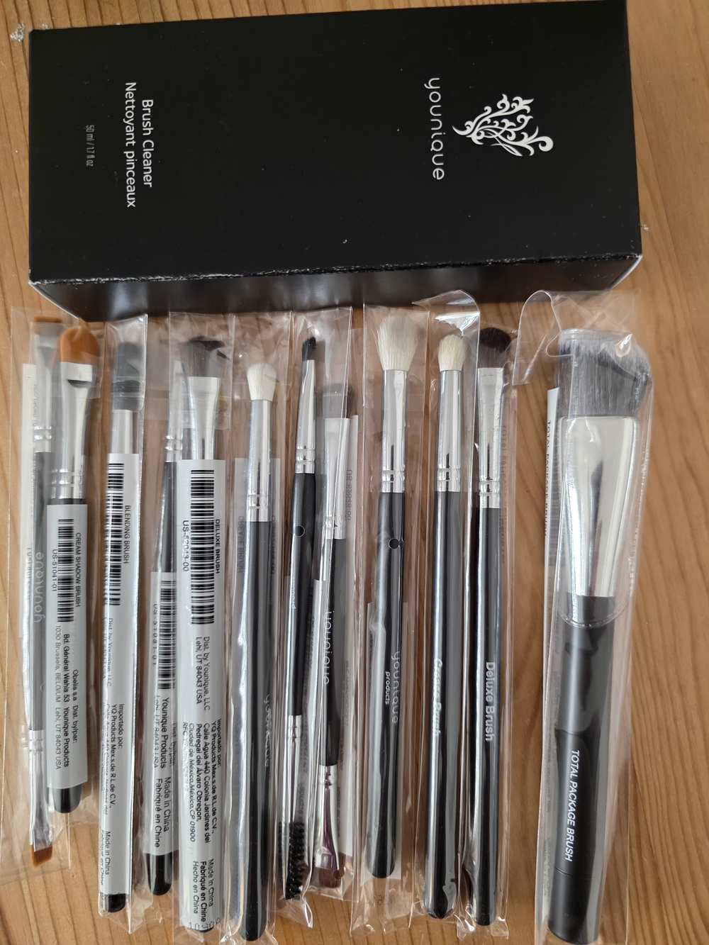 Younique Brush Cleanser - 13-brushes